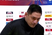 钟诚：球队这赛季一直被伤病困扰 姜伟泽这场比赛应该是崴脚了